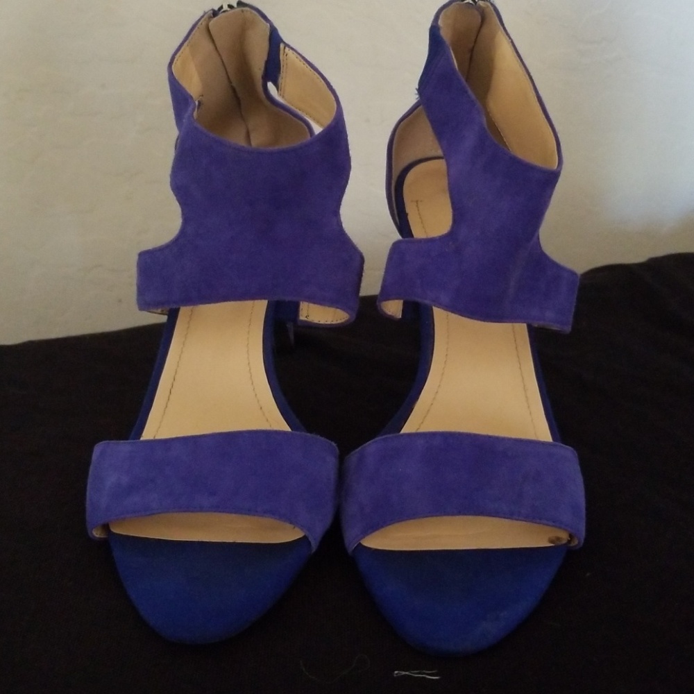 BCBGeneration blue heels